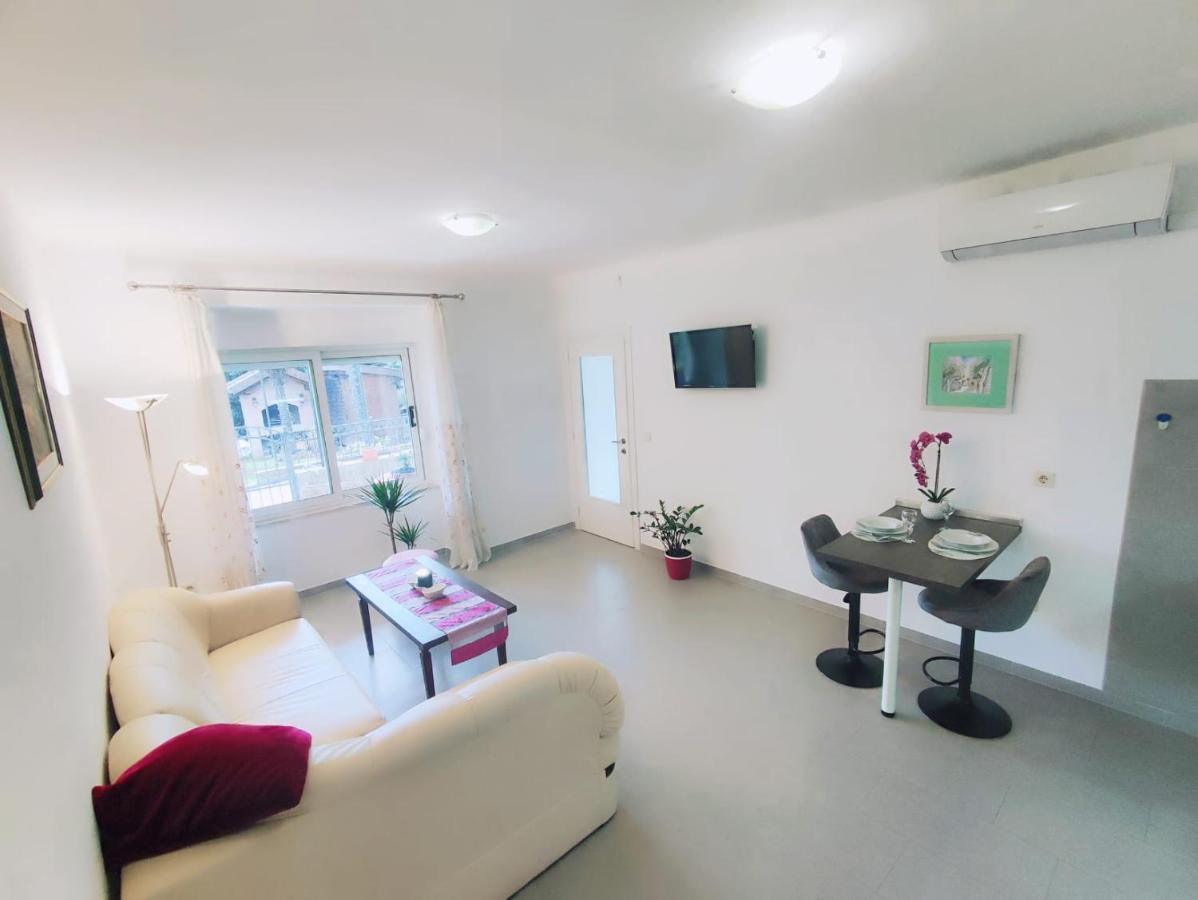 Lina At The Best Đảo Krk Ngoại thất bức ảnh
